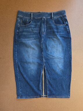 Dark Wash Denim Pencil Skirt with Front Slit